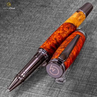 Představuji pero z Ambonea burl wood — výjimečné dřevo s divokou kresbou, které dává každému kousku zcela originální...
